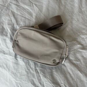 lululemon athletica gray everywhere belt bag